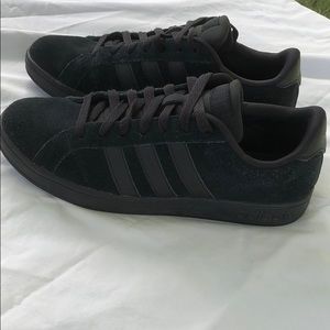 *Men’s Adidas size 7 m black